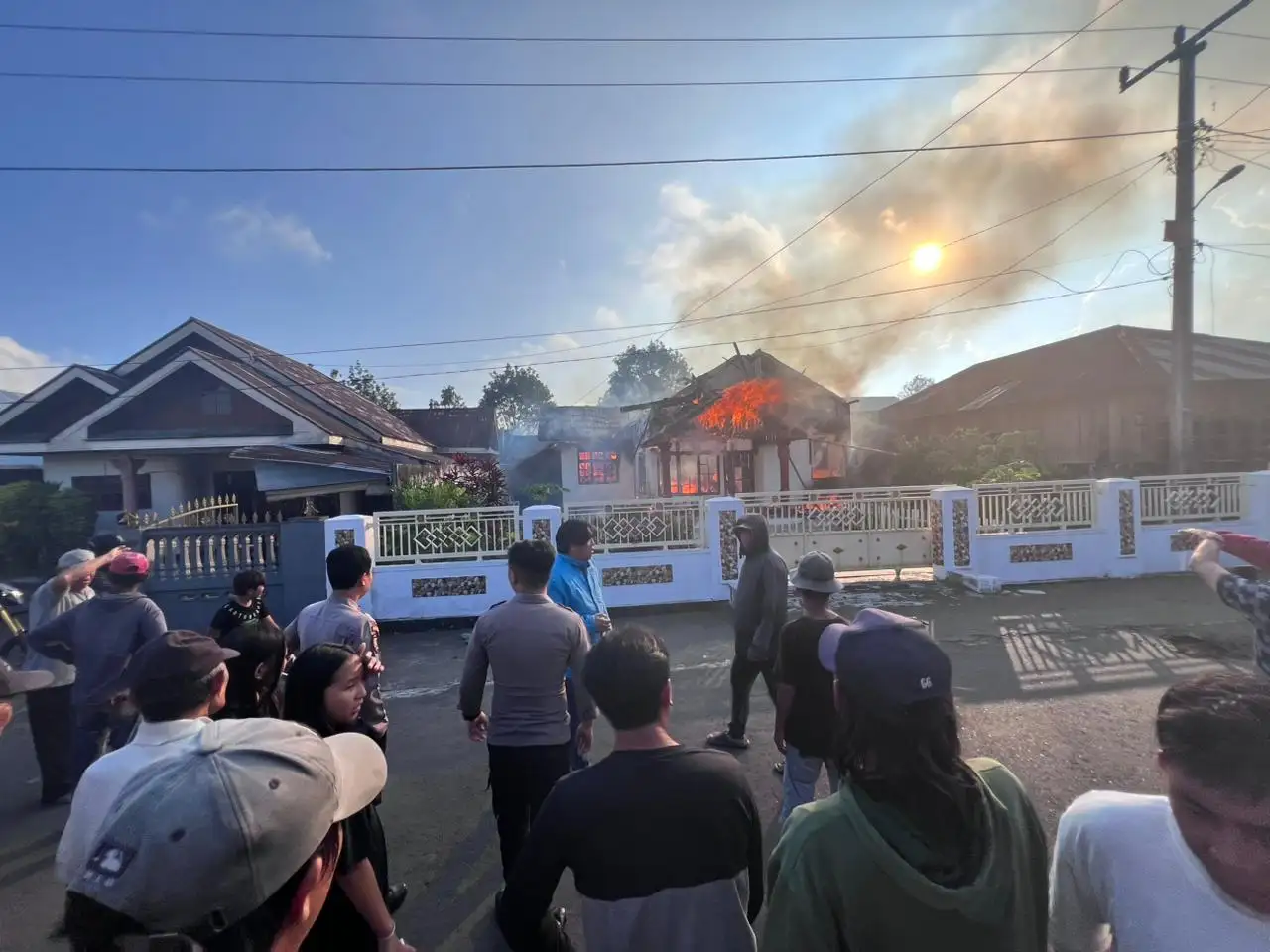 Api Mengamuk di Wolaang: Rumah Keluarga Lewan Watuseke Ludes Dilalap Api